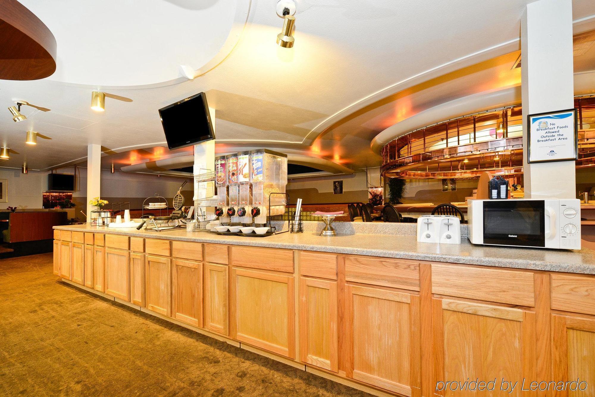 Howard Johnson By Wyndham Saint Joseph Benton Harbor Restaurang bild