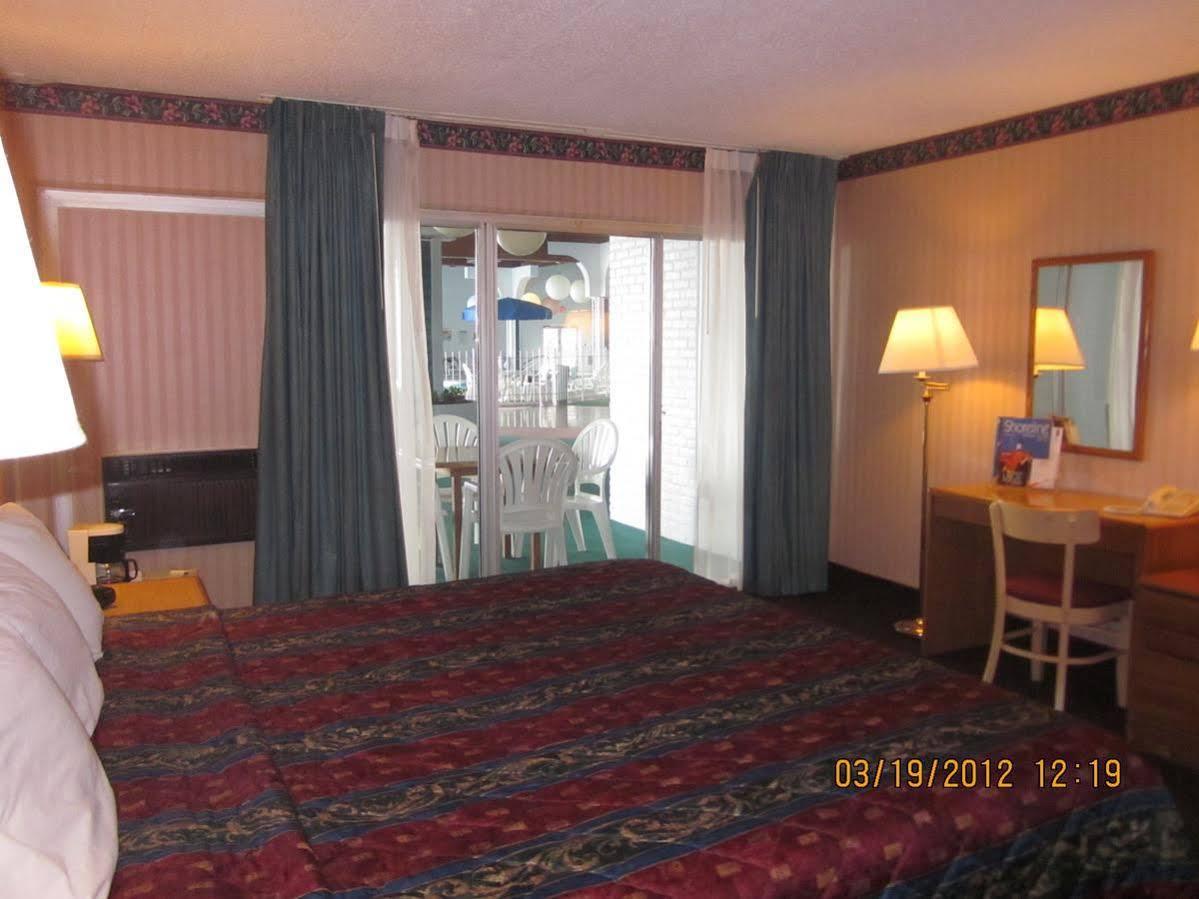 Howard Johnson By Wyndham Saint Joseph Benton Harbor Exteriör bild